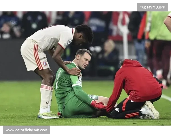 拜仁少一人作战，诺伊尔高接低挡当选全场最佳