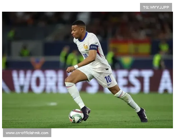 姆巴佩禁区倒地未获点球，VAR复核维持原判